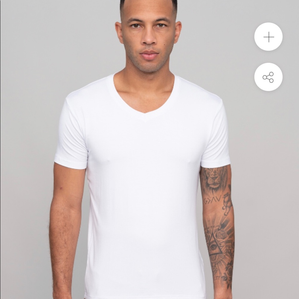 ESNTL v-neck T-shirt
